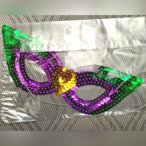 New Mardi Gras Mask - Picture 2 of 4